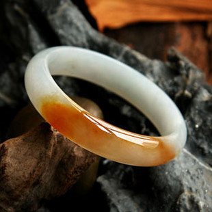 图文教你如何评估翡翠手镯的价值  第23张