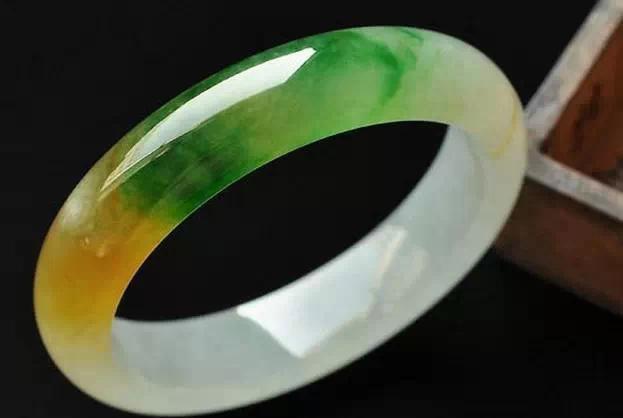 全方面解读翡翠手镯价值！  第1张