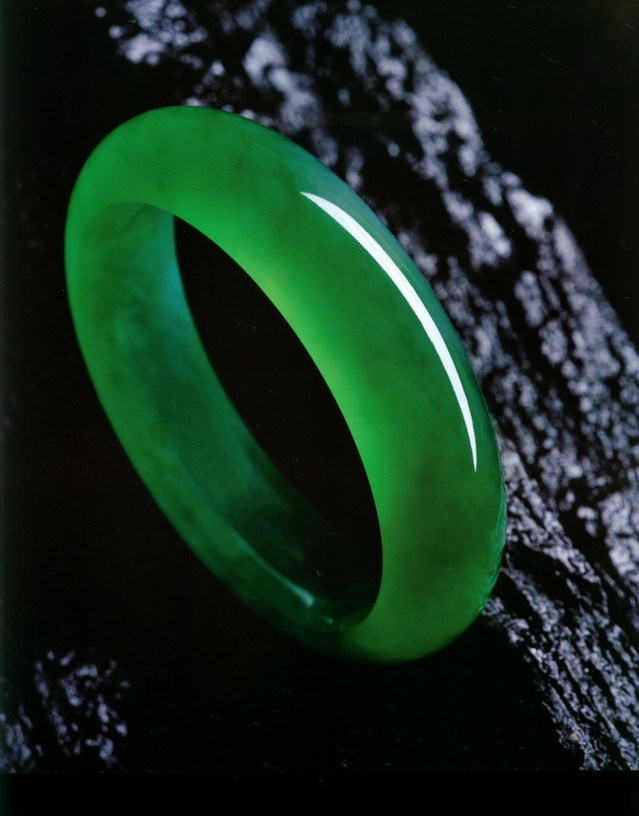 图文教你如何评估翡翠手镯的价值  第1张