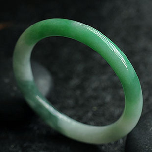 图文教你如何评估翡翠手镯的价值  第26张