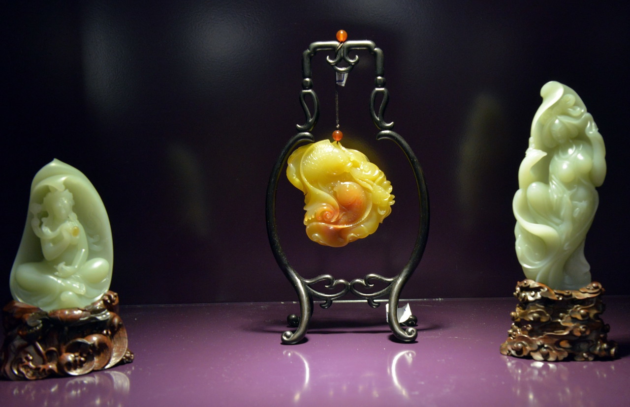 玉石界的平民~岫岩玉  第1张