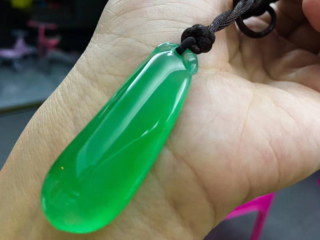 时间赋予的美丽矿藏——翡翠，有着怎样的档次级别，怎么去识别？  第9张