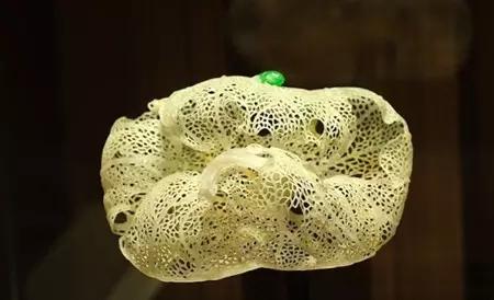 翡翠原石的黑雾有多深翡翠传奇之翡翠摆件的收藏价值  第3张