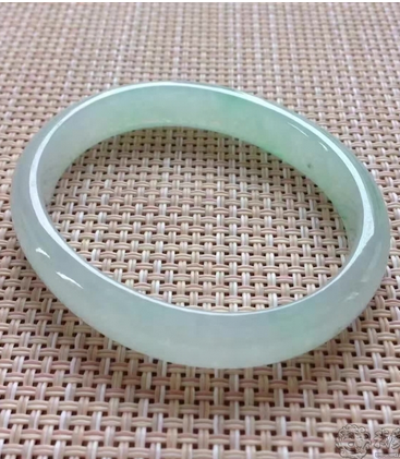 翡翠毛料一般什么价格你的手镯价值有多高？最先看的不是种水色而是它！  第8张