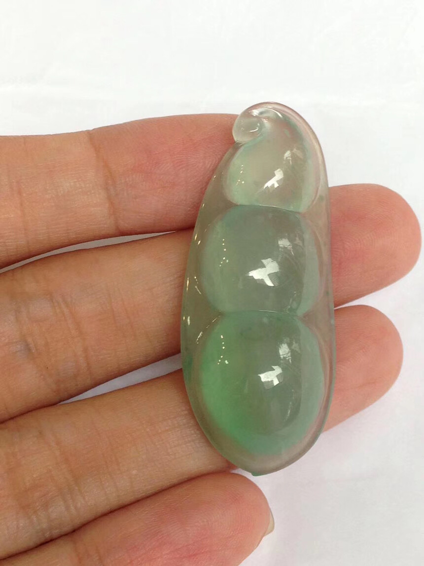 翡翠玉镯怎么鉴定为什么翡翠价值上涨如此之高？究竟是人为炒作，还是必然趋势？  第6张