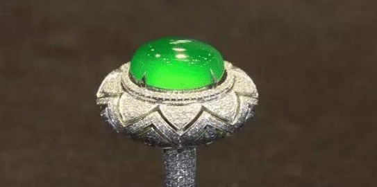 翡翠挂件上的蜡新型肺炎疫情过后，翡翠行业面临大洗牌！玉商该何去何从……  第4张