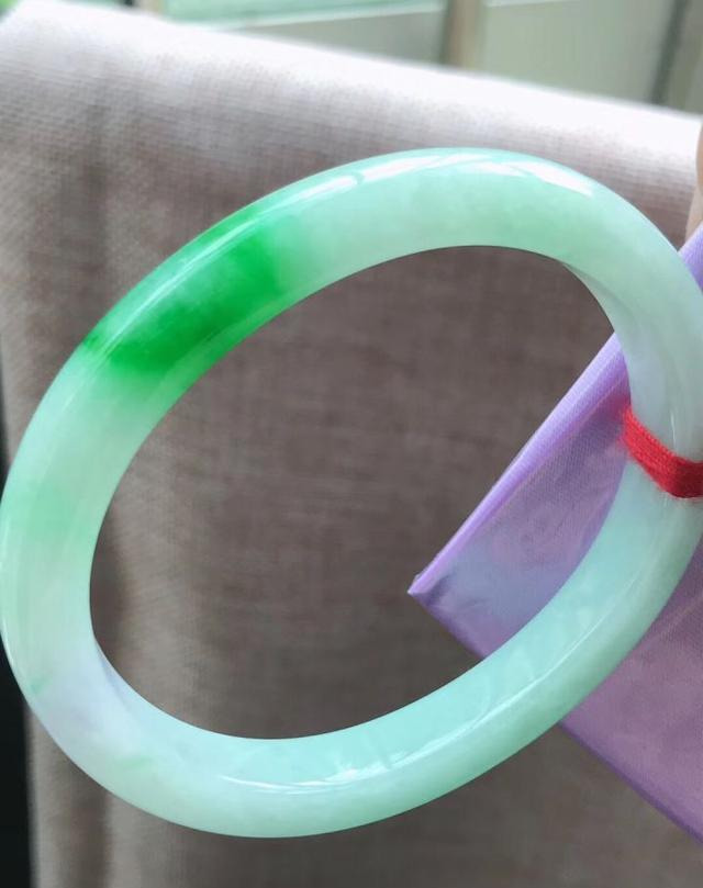 翡翠镯子的价值怎么看？  第8张