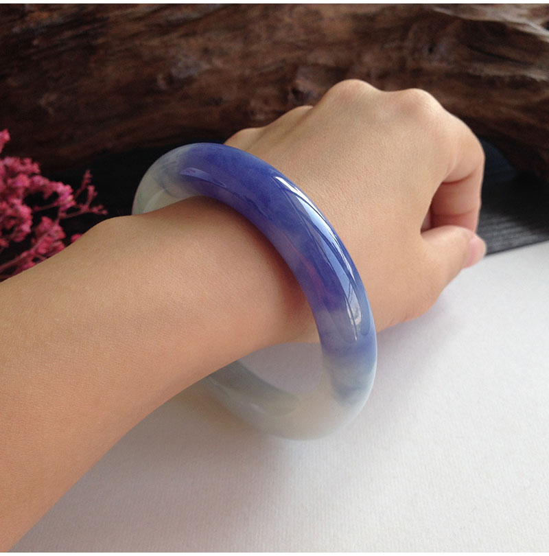 如何鉴别翡翠的真对翡翠不够了解？这里有关于翡翠的全面知识，看完就是小行家了！  第1张