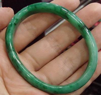 翡翠毛料一般什么价格你的手镯价值有多高？最先看的不是种水色而是它！  第9张