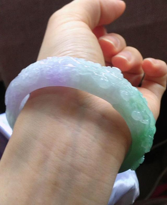 翡翠镯子的价值怎么看？  第10张