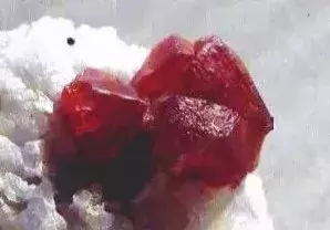 哪种绿翡翠手镯好如果矿物会说话——尖晶石  第1张