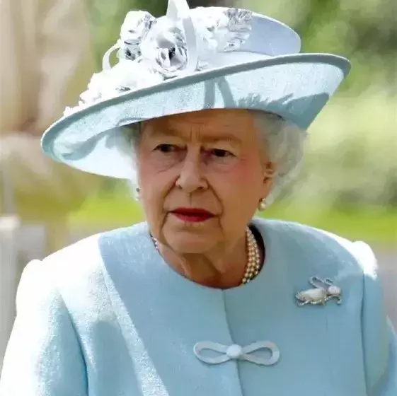 翡翠手镯像果冻珍珠的100种造型！不仅有圆的，还有爱心形、半圆形、像钻石的……  第27张