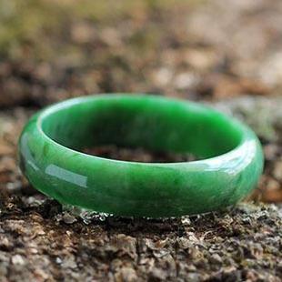 图文教你如何评估翡翠手镯的价值  第22张