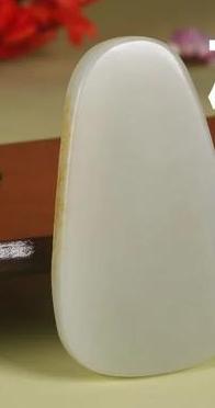 翡翠镯老心料的价格行家买和田玉的七大定律！  第1张