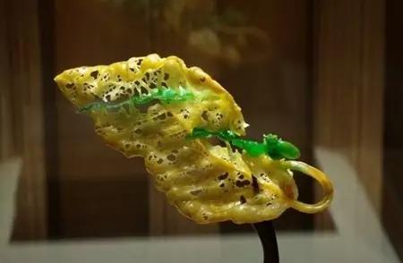 翡翠原石的黑雾有多深翡翠传奇之翡翠摆件的收藏价值  第4张