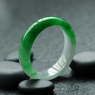 图文教你如何评估翡翠手镯的价值  第9张