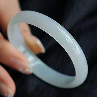 图文教你如何评估翡翠手镯的价值  第30张