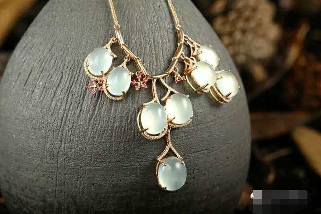 岫玉的种类与发展  第1张