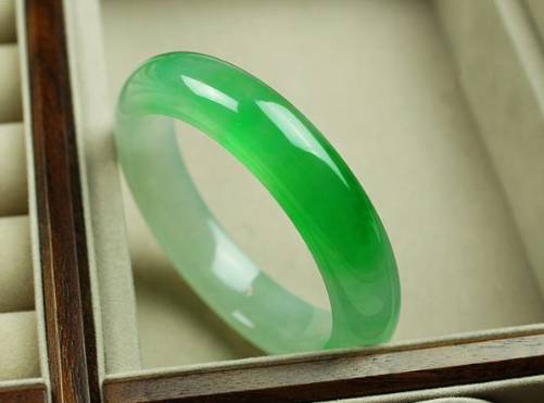 图文教你如何评估翡翠手镯的价值  第3张