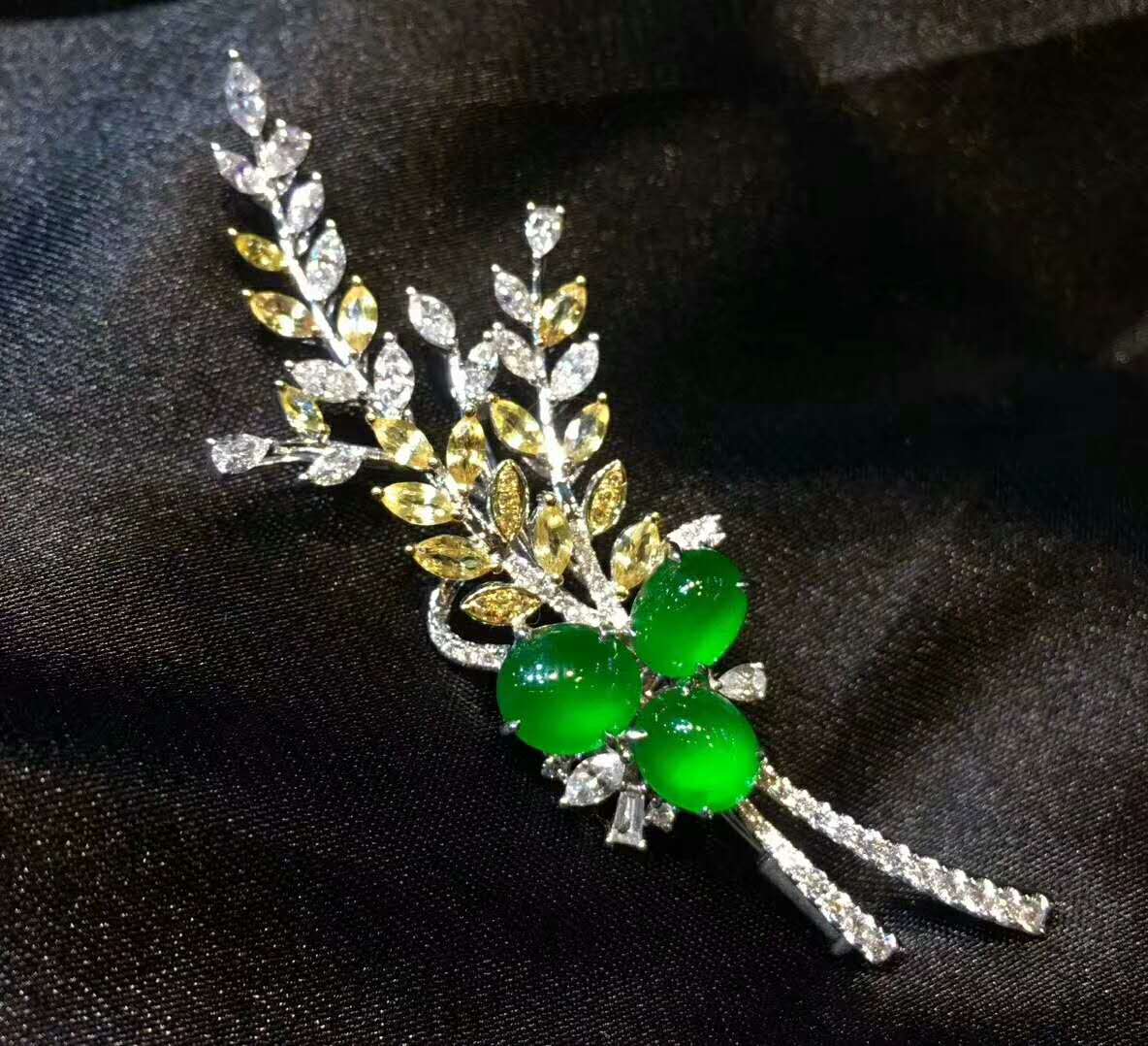 缅甸翡翠是翡翠吗?散落在人间的眼泪，翡翠不但精致优雅也新意十足，颠覆以前奶奶绿  第1张