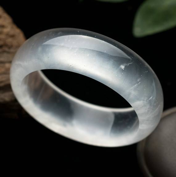 水沫玉佩戴久后有啥变化？水沫玉如何保养呢？  第3张