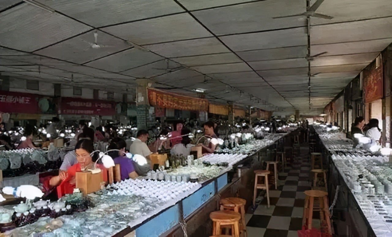 怎样鉴别玉石ab货翡翠还能这么玩：赌毛货你玩过吗？  第3张