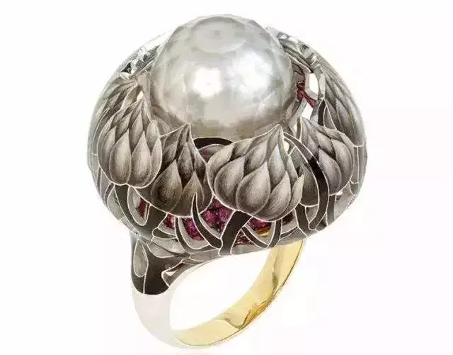 翡翠手镯像果冻珍珠的100种造型！不仅有圆的，还有爱心形、半圆形、像钻石的……  第4张