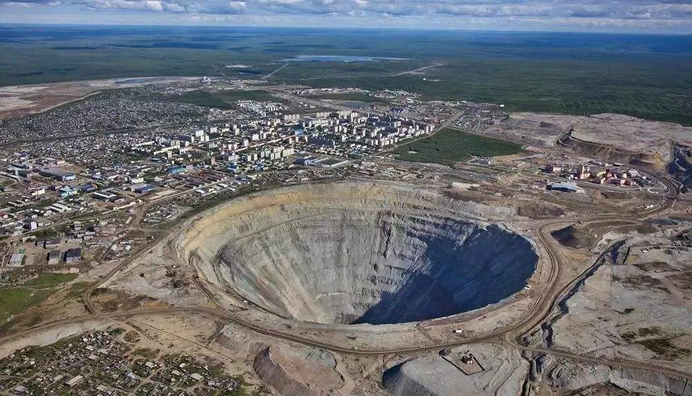 宝石绿翡翠金刚石在我国被应用了一千多年，那个时候大多西方还是蛮荒之地  第8张