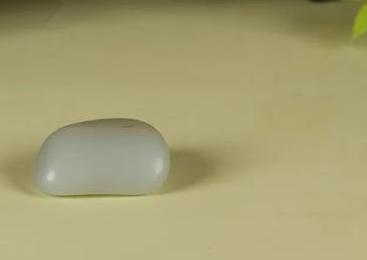 翡翠镯老心料的价格行家买和田玉的七大定律！  第2张