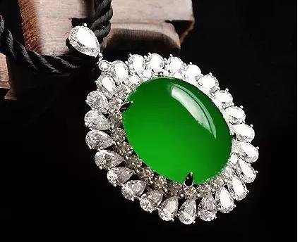 翡翠玉镯怎么鉴定为什么翡翠价值上涨如此之高？究竟是人为炒作，还是必然趋势？  第3张