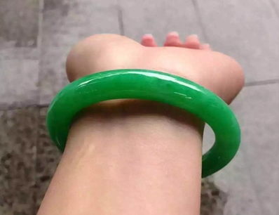 翡翠毛料一般什么价格你的手镯价值有多高？最先看的不是种水色而是它！  第4张
