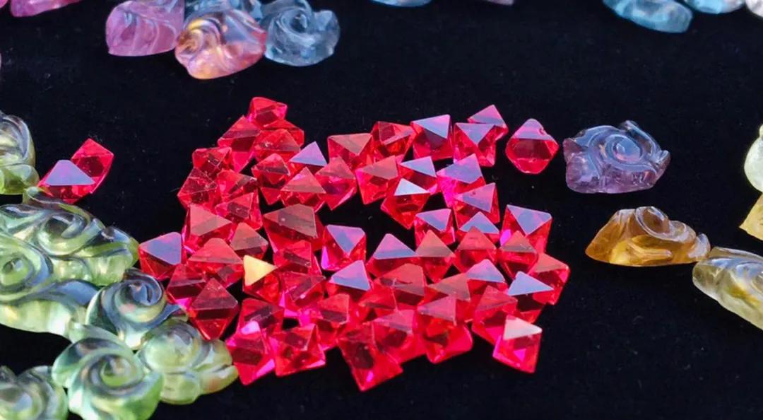 清代冰种翡翠价格尖晶石如何华丽蜕变  第3张