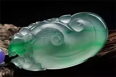 两个字就能让翡翠价格涨十倍，但99%的人不知道……  第3张