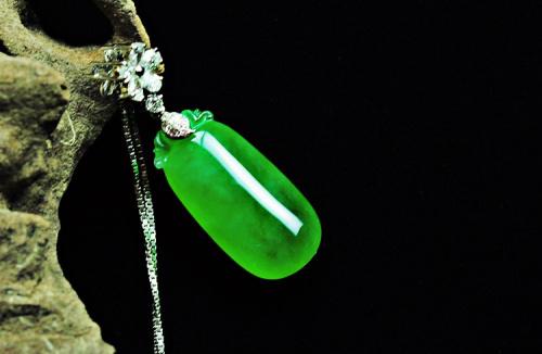 玉原石批发如何对翡翠进行估价？影响翡翠估价的因素有哪些？  第5张