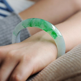 图文教你如何评估翡翠手镯的价值  第20张