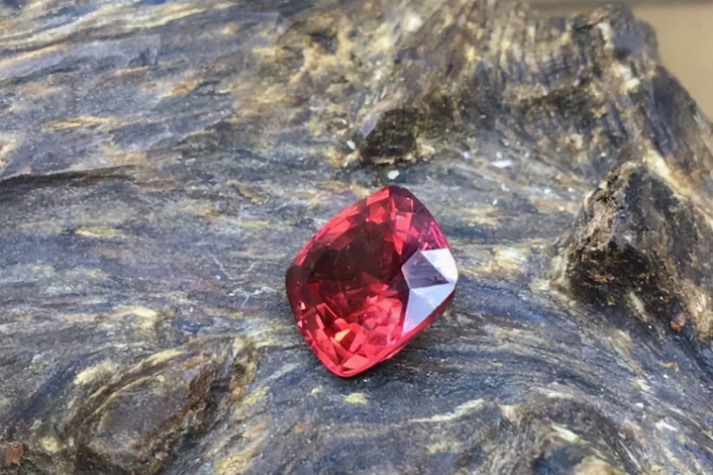 红色尖晶石：低调的“霸主”  第7张