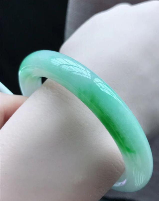 翡翠镯子的价值怎么看？  第9张