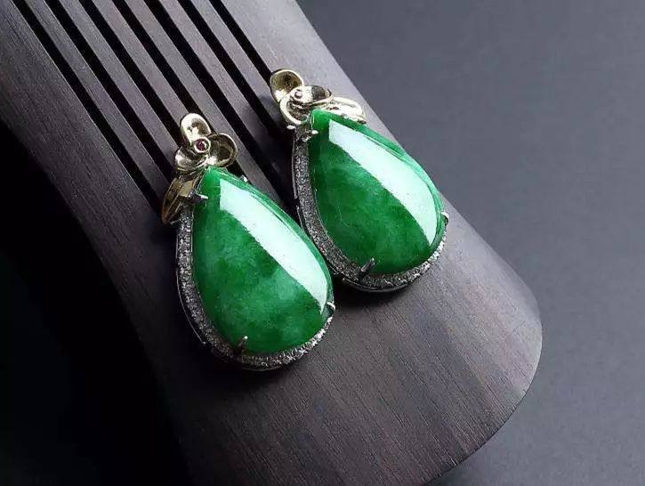 翡翠天空蓝原石翡翠的“纹”决定了翡翠的价格？然而90%的人却忽略了这个细节！  第11张