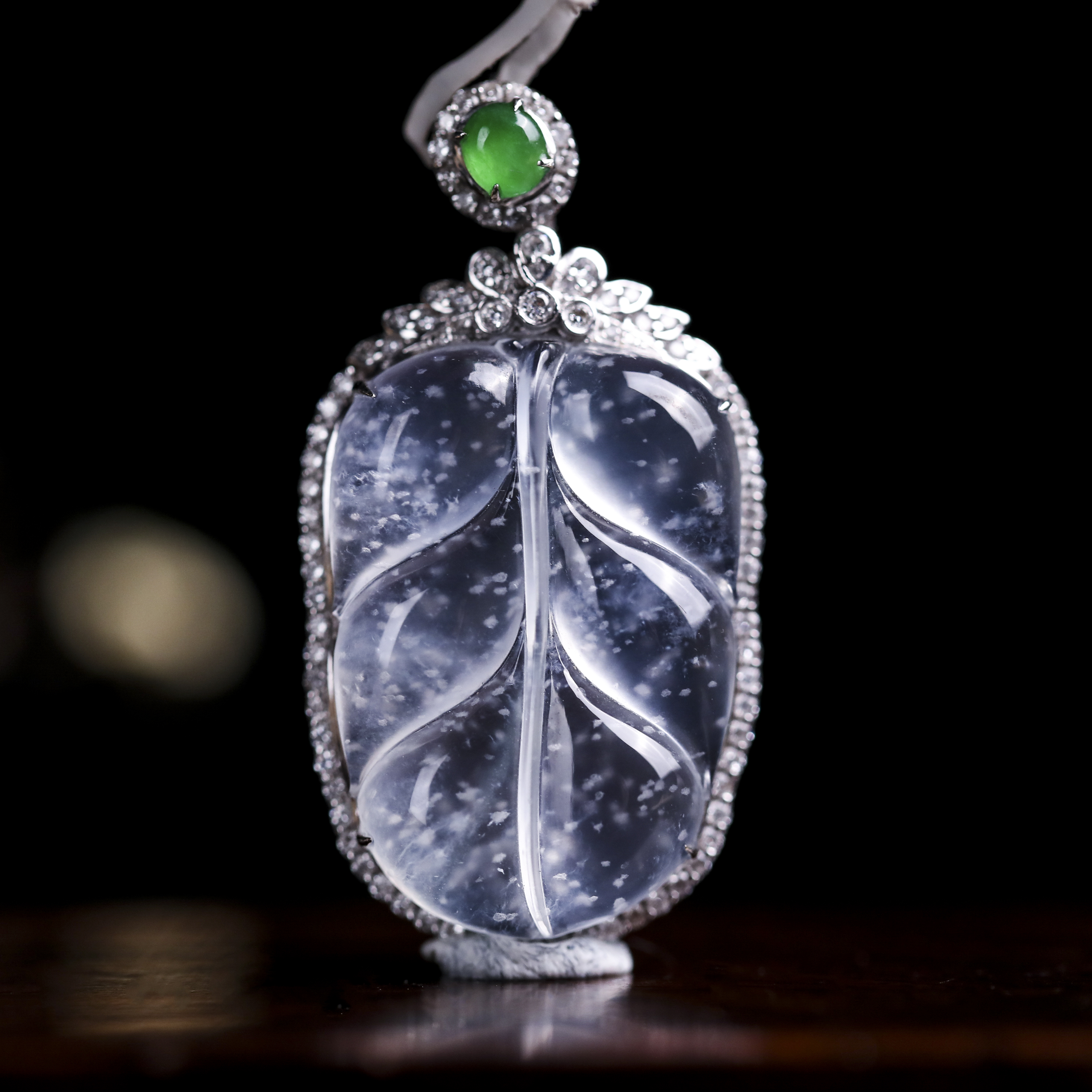 翡翠手镯里有空为什么别人手里的翡翠价格翻了几倍，而你手里的翡翠不断掉价？  第3张