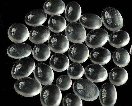 玉吊坠的翡翠水沫玉，别当翡翠卖也是很美的玉  第1张