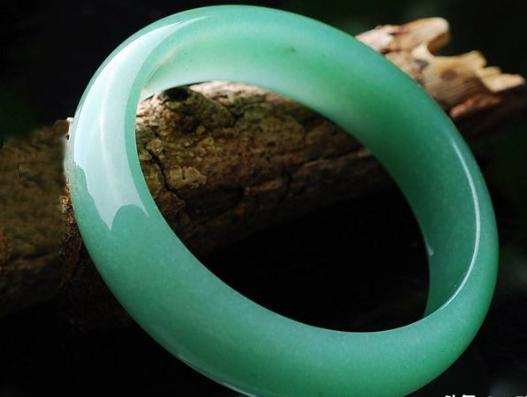 东陵玉手镯值不值得买？东陵玉手镯好吗？  第2张