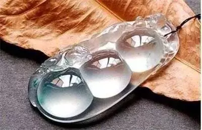 两个字就能让翡翠价格涨十倍，但99%的人不知道……  第7张