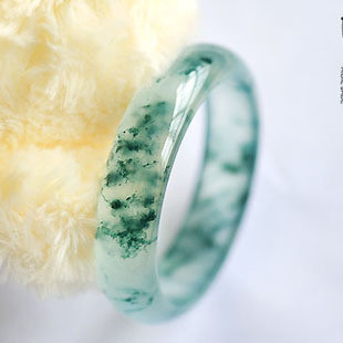 图文教你如何评估翡翠手镯的价值  第17张