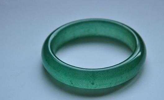 东陵玉手镯值不值得买？东陵玉手镯好吗？  第1张