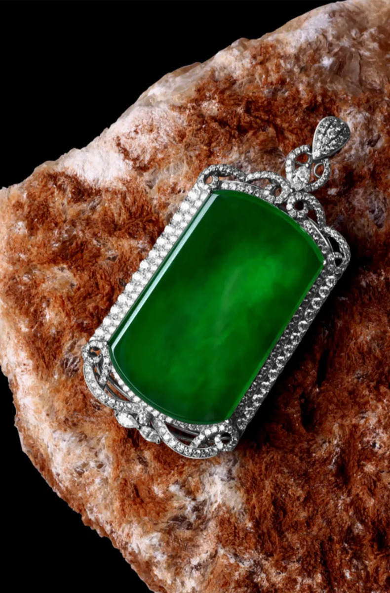 缅甸树化玉原石何为翡翠？翡翠怎样保养，水头更好？  第3张