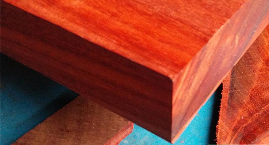 糯冰种飘兰花翡翠挂件什么是红木？红木种类有哪些？  第1张