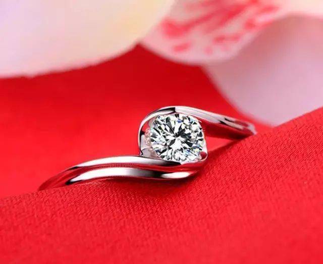 种老翡翠原石特征想到国外买珠宝玉石？小心被坑死！  第16张