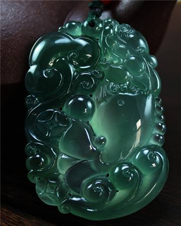 「干货分享」新手如何看油青翡翠及其价值  第4张