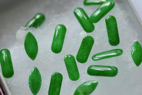 看到价低，种水色具佳的翡翠，想捡便宜？小心它是铁龙生  第4张