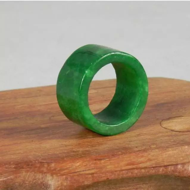 那些翡翠明明只有一字之差，为何价格会天差地别？  第9张